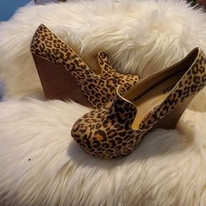 Shoedazzle wedge shoe